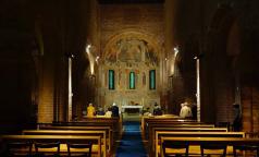 Interno chiesa Santa Maria in Calvenzano